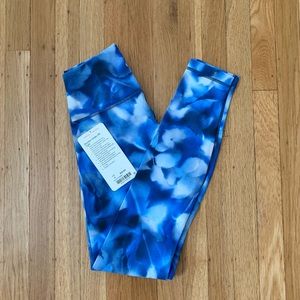 Lululemon WU Blush Blossom Alpine White MidNvy